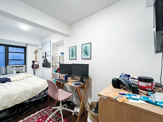 Rented by Compass | media 52