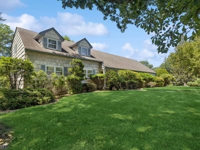 18 Pin Oak Rd, West Caldwell, NJ, 07006