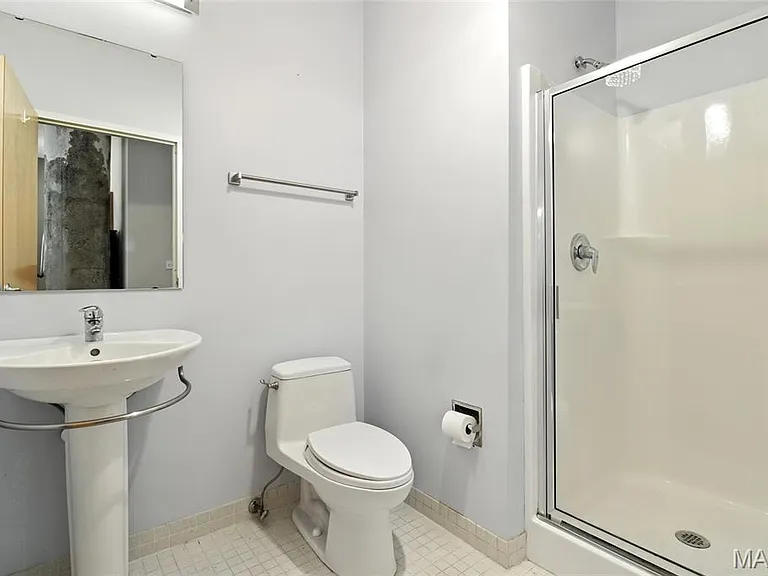 1627 Locust St #202 — Photo 33