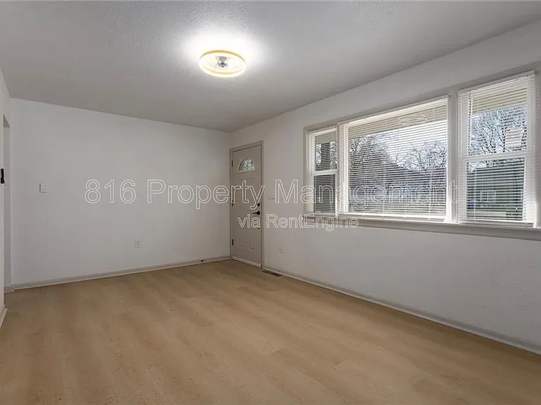 609 SE Florence Ave — Photo 3