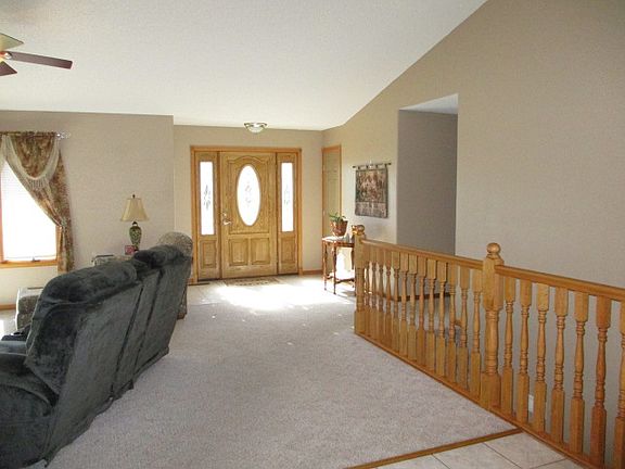 3rd image of 901 Meadowlark Dr