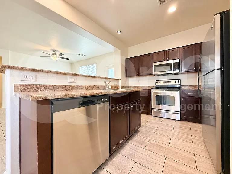 3834 E Santa Fe Ln — Photo 4