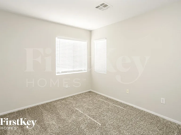 528 Brown Breeches Ave — Photo 11