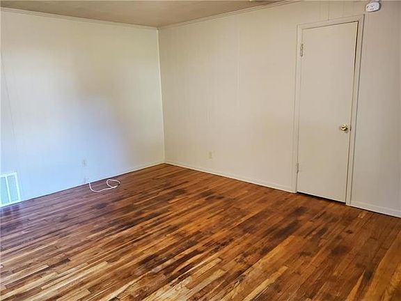 3rd image of 1700 S Harris Ave