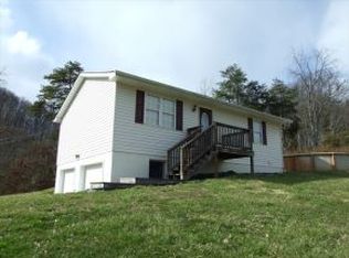 710 Hermitage Ln, Mount Carmel, TN 37645