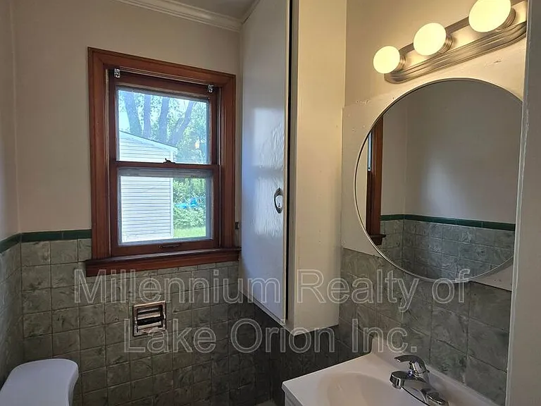 96 Oliver St — Photo 13