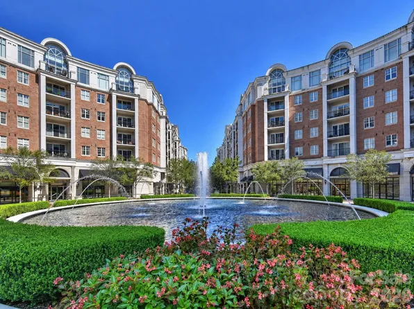 4625 Piedmont Row Dr, Charlotte, NC 28210