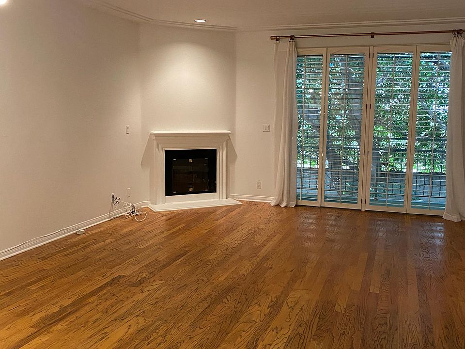 1st image of 117 S Clark Dr