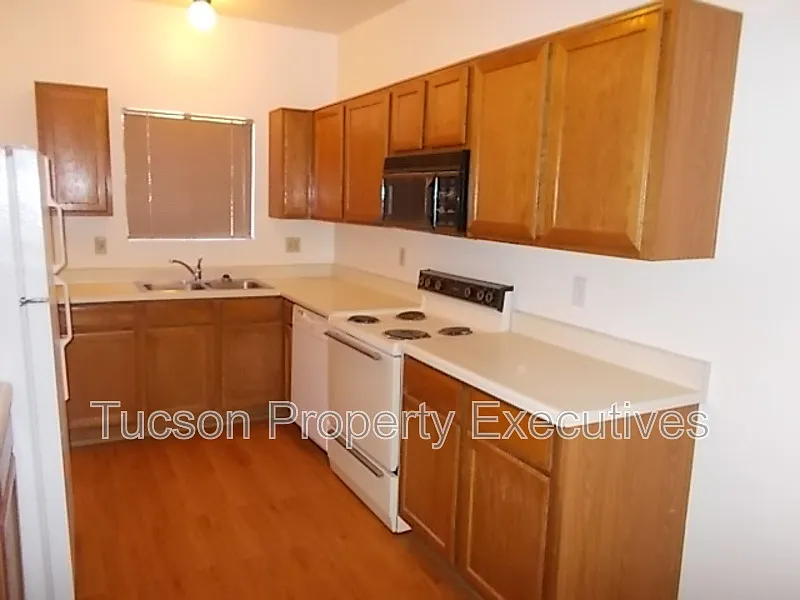 2 bed, 1.0 bath, 700 sqft, $1,000 — Photo 3