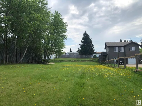 807 10th Ave, Cold Lake, AB T9M 1H8