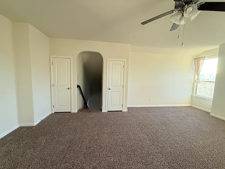 565 Lindisfarne Ln — Photo 19