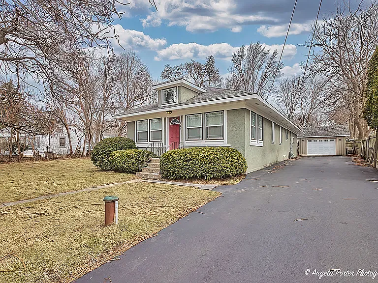 824 N River Rd — Photo 6