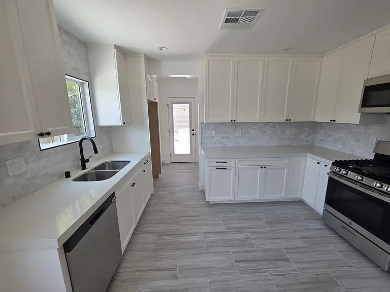 1317 S Montebello Blvd — Photo 4