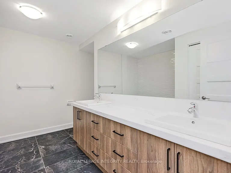 906 Chablis Cres #A — Photo 9