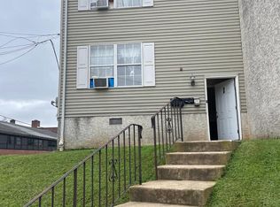 32 N Wycombe Ave, Lansdowne, PA 19050