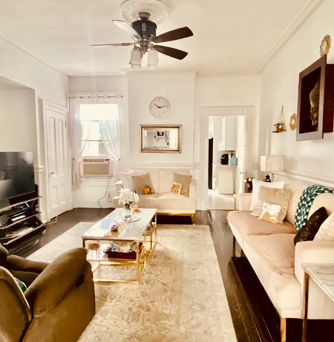 4 bed, 2.5 bath, 1256 sqft, $4,799 — Photo 2