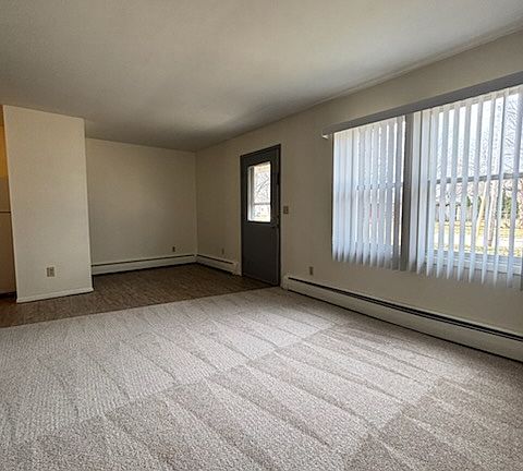 2nd image of 724 Waskin Dr APT B
