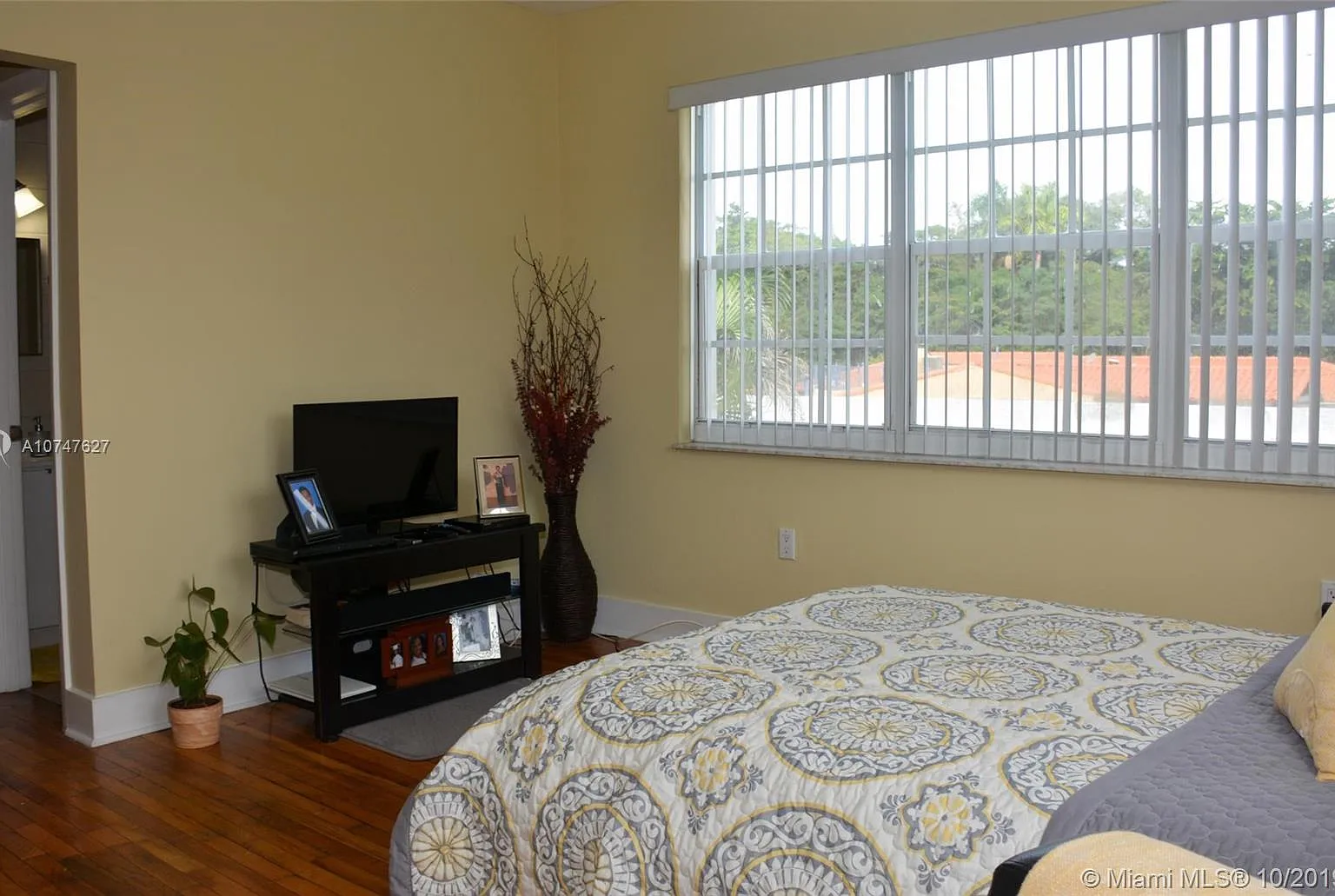 11520 NE 6th Ave — Photo 3