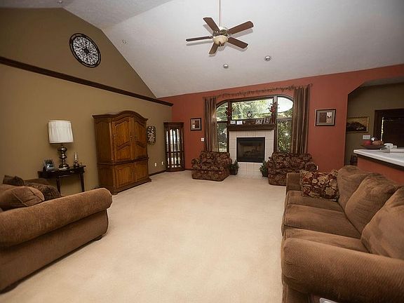 4th image of 15 Danridge Dr