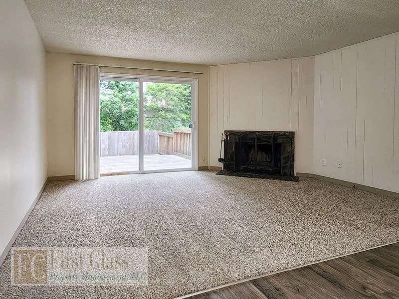 3 bed, 2.0 bath, 1100 sqft, $1,995 — Photo 2