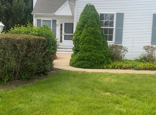 89 Petal Ln, South Kingstown, RI 02879