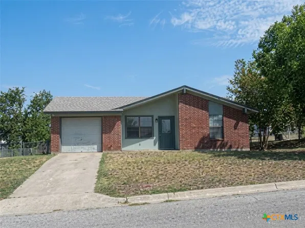 1213 W Avenue C, Lampasas, TX 76550
