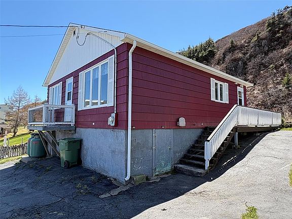 3rd image of 8 Caribou Road