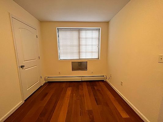 4th image of 1417 Longfellow Ave #2J