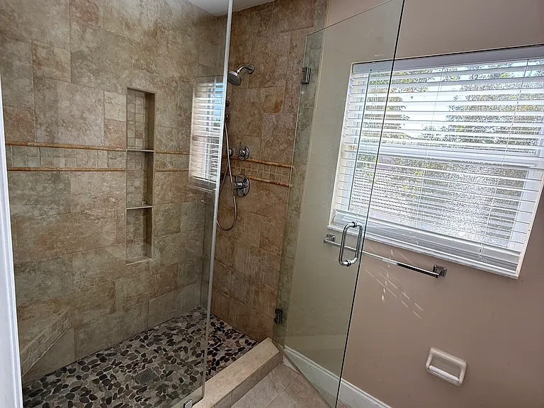 5409 Eastbay Dr — Photo 10