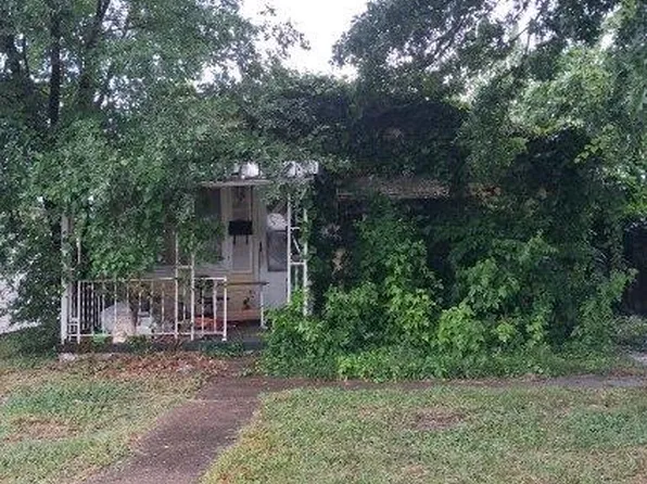 812 Henrietta St, Ravenswood, WV 26164