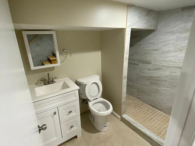222 S Quince St #1F — Photo 2