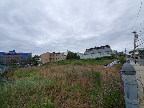 4th image of 167 Beach 114th St