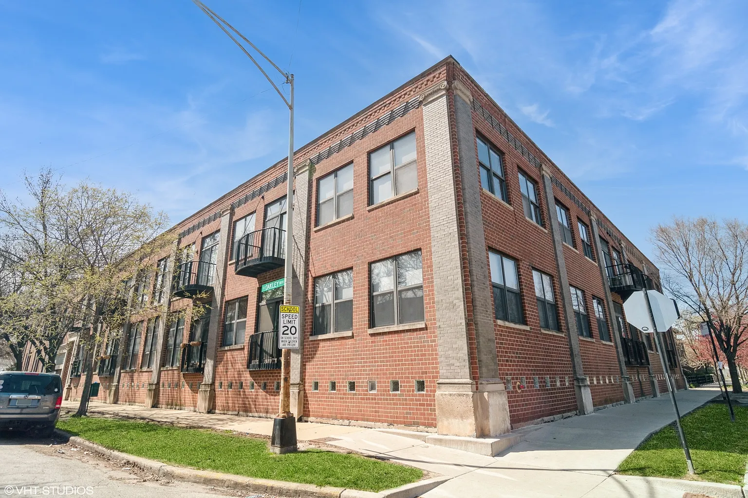 612 N Oakley Blvd APT 214 photo 1