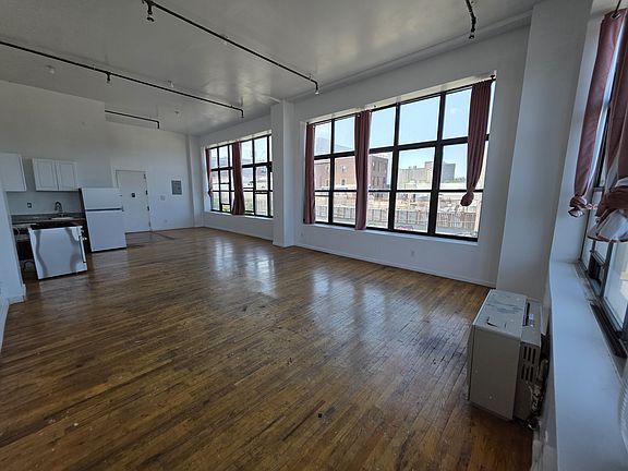 4th image of 236 Moore St APT 401