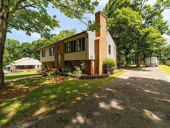 3rd image of 197 Woodhaven Dr