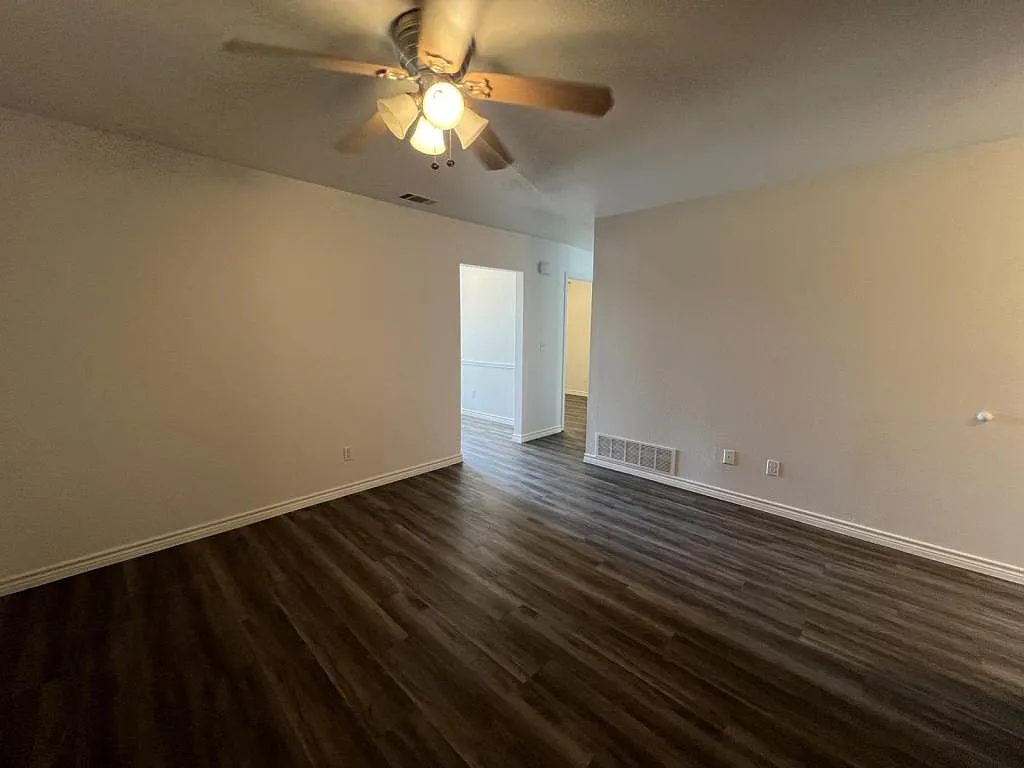 205 Jason Dr — Photo 4
