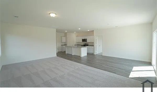 711 Camden Dr — Photo 11