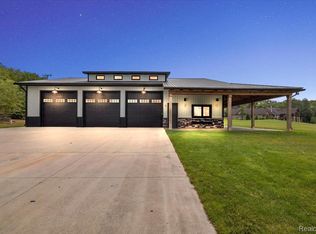 3697 Mitchell Rd, Lapeer, MI 48446