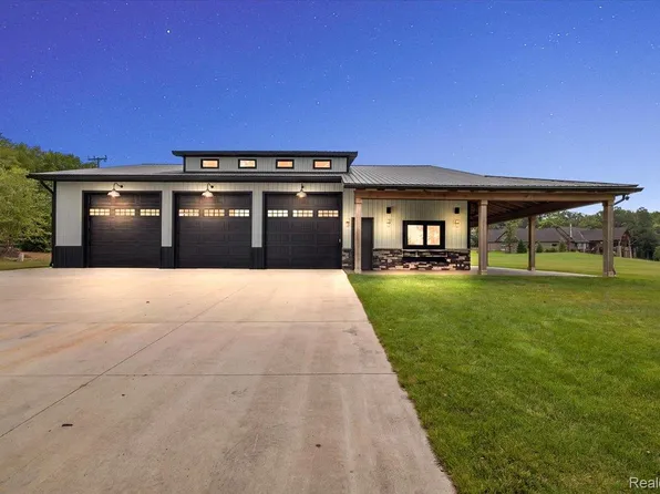 3697 Mitchell Rd, Lapeer, MI 48446