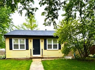 917 Britta Ln, Geneva, IL 60134