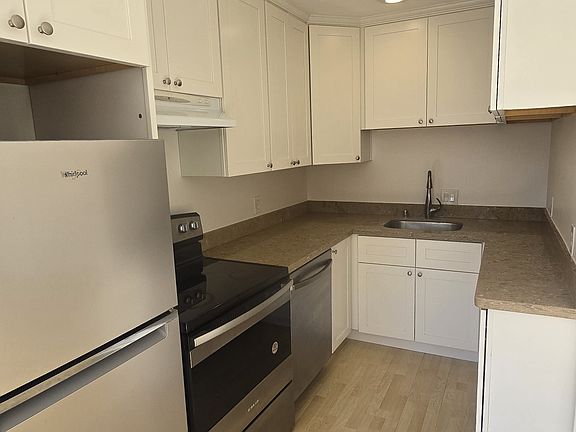 4th image of 2550 Sloat Blvd #4
