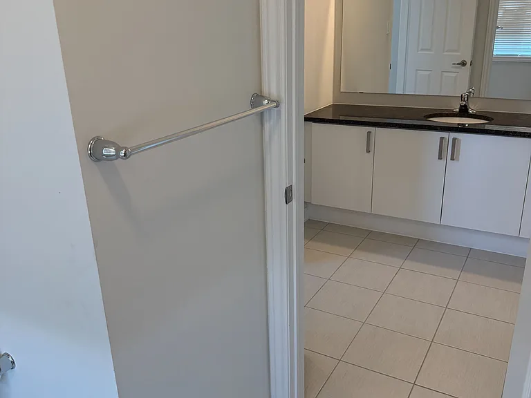 166 Auckland Dr — Photo 47