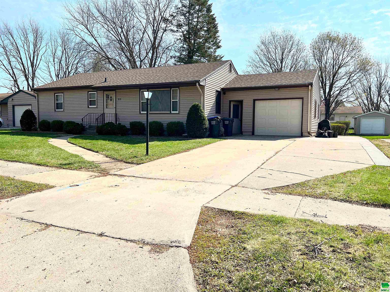 915 Pleasantview Dr, Storm Lake, IA 50588 Zillow