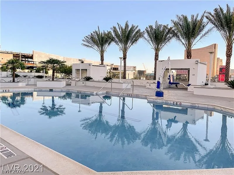 1 bed, 1.0 bath, 985 sqft, $2,200 — Photo 3