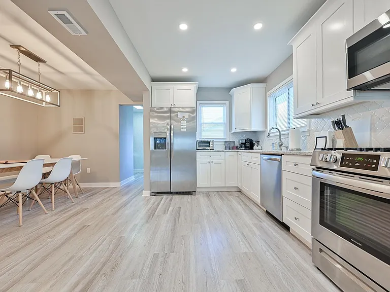 203 N Somerset Ave — Photo 16
