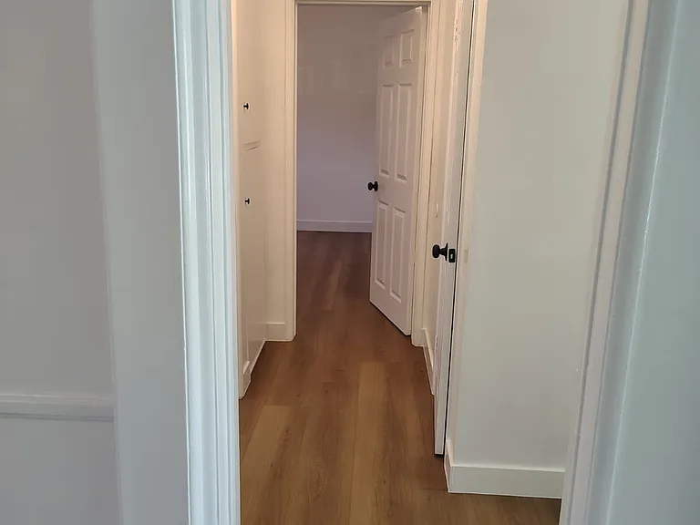 15531 Victory Blvd — Photo 11