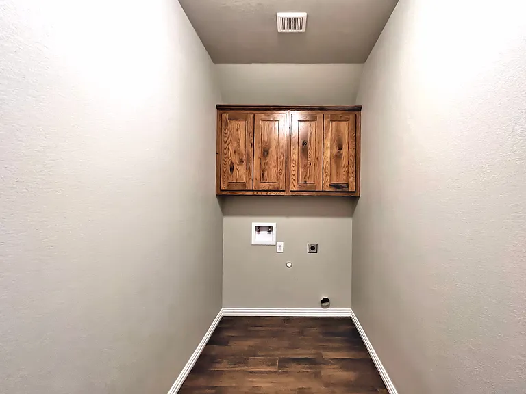 219 Clover Cir — Photo 17