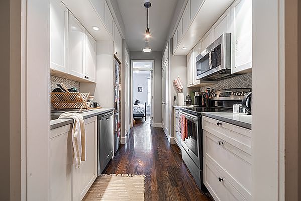 1st image of 546 Bainbridge St APT 3L