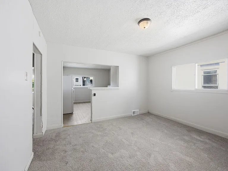 3032 Merwyn Ave — Photo 7