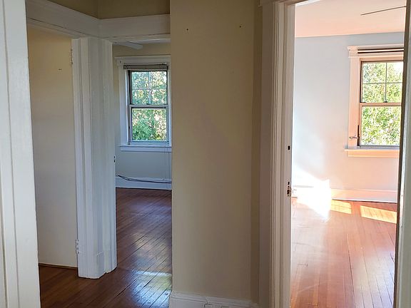 4th image of 40 Penataquit Pl 3rd-fl 2
